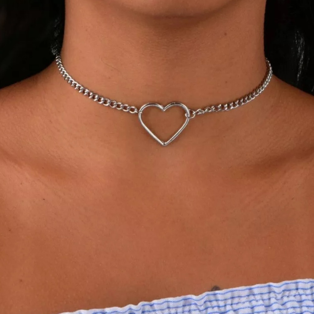 💰FIRM Silver Heart ♥️ Choker Necklace - New